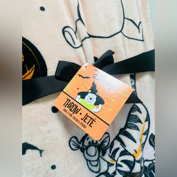 Halloween Winnie The Pooh & Tigger Throw Blanket - Picture 2 of 5